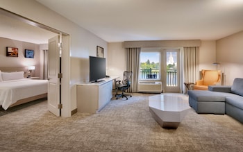 King Riverview Suite