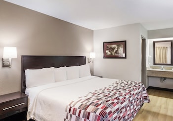 Standard Room, 1 King Bed (Smoke Free)
