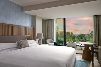 Room, 1 King Bed, Golf View