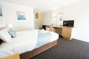 Deluxe Queen & Single