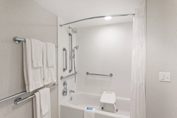 Standard Room, 1 Queen Bed, Accessible (Mobility)
