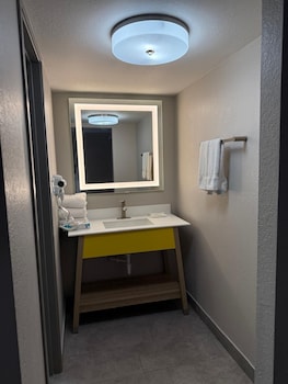 Room, 1 King Bed, Non Smoking