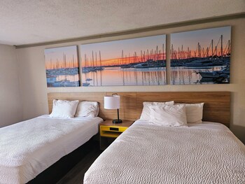 Standard Room, 2 Queen Beds, Smoking
