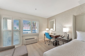 Deluxe Room, 1 King Bed, Balcony, Ocean View (Ocean View with One King Bed, Private)