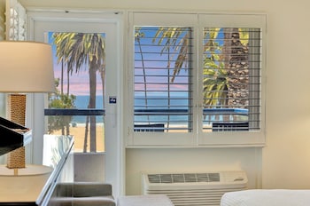 Deluxe Room, 1 King Bed, Balcony, Ocean View (Ocean View with One King Bed, Private)