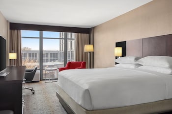 Standard Room, 1 King Bed (Mobility/Hearing Accessible, Tub)