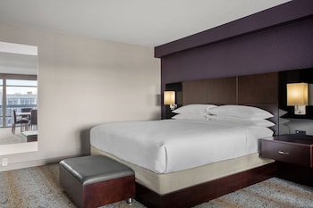 Standard Room, 1 King Bed (Mobility/Hearing Accessible, Tub)