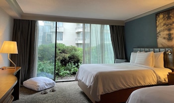 Room, 2 Queen Beds (Walk In Shower, Pet Friendly)