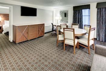 Executive Suite, 1 King Bed with Sofa bed, Non Smoking
