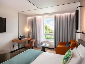 Executive Room, 1 King Bed with Sofa bed, Garden View