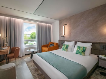 Executive Room, 1 King Bed with Sofa bed, Garden View
