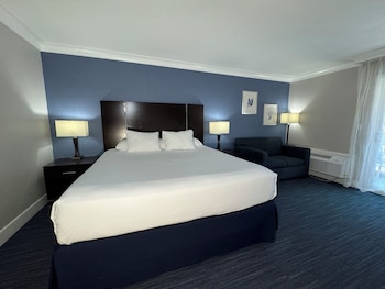 Deluxe Room, 1 King Bed, Balcony