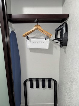 Deluxe Room, 1 King Bed, Balcony