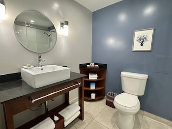 Deluxe Room, 1 King Bed, Balcony