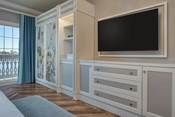 1 BR - Theme Park View - Club Level Access