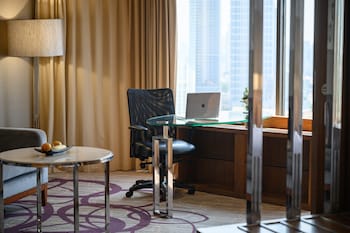 Deluxe Suite, 1 King Bed (Premium Deluxe Club)