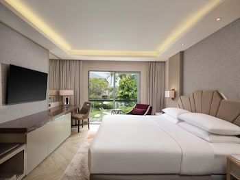 Junior Suite, 1 King Bed, Balcony
