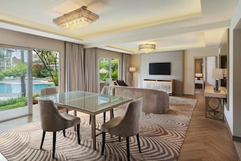 Executive Suite, 1 King Bed, Balcony