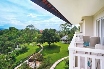 Club Room, 1 King Bed, Non Smoking, Balcony (Tower)
