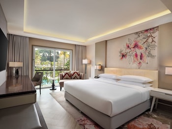 Deluxe Room, 1 King Bed, Non Smoking, Balcony