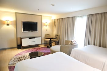 Club Room, 2 Twin Beds, Non Smoking, Balcony (Tower)