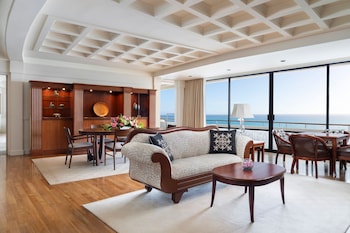 Prestige Oceanfront Suite, 1 Bedroom, 1 King + Sofa bed
