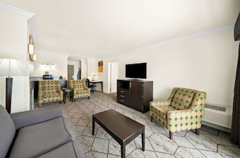 Suite, 1 King Bed, Non Smoking (with Sofabed)