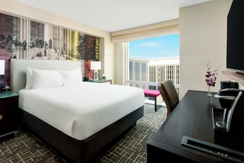 Room, 1 Queen Bed (Petite)