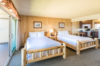 Deluxe Room, 2 Queen Beds, Kitchen, Lake View