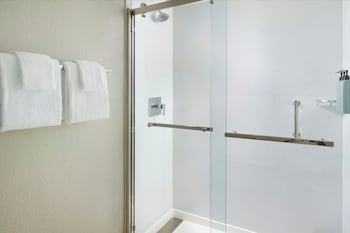 Room, 2 Queen Beds (Mobility Accessible, Transfer Shower)