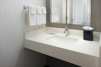 Room, 2 Queen Beds (Mobility Accessible, Transfer Shower)