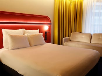 Classic Room, 1 Queen Bed with Sofa bed (Plus)