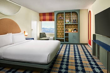 Room, 1 King Bed, Mountain View
