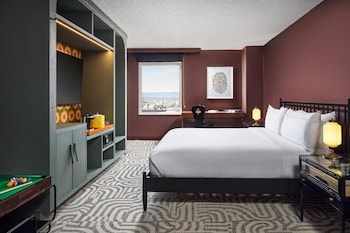 Room, 1 King Bed (Get a Clue)
