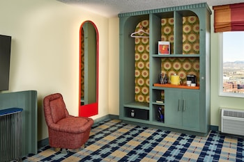 Room, 1 King Bed, Mountain View