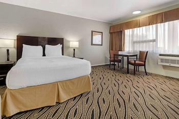 Standard Room, 1 Queen Bed, Accessible, Bathtub