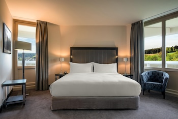 Suite, 1 King Bed, Kitchenette