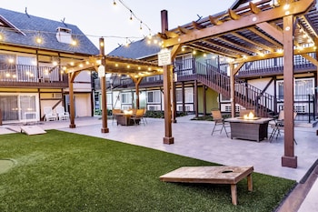 Signature Room, 1 King Bed, Patio, Ground Floor