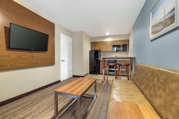 Suite, 2 Double Beds, Non Smoking, Kitchen (1st Fl;Pet Friendly;FWY Side, FK)