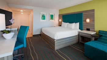 Standard Room, 1 King Bed, Non Smoking, Balcony