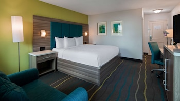 Standard Room, 1 King Bed, Non Smoking, Balcony