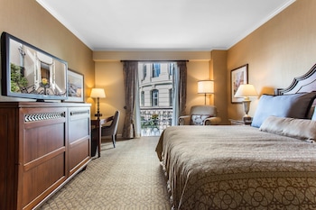 Suite, 1 King Bed, Balcony