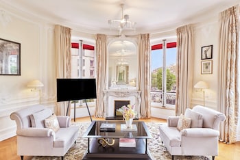 Signature Suite (Champs Elysées)