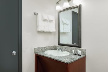 Room, 1 King Bed, Mobility Accessible, Non Smoking (Mobility, Bathtub W/grab Bars)