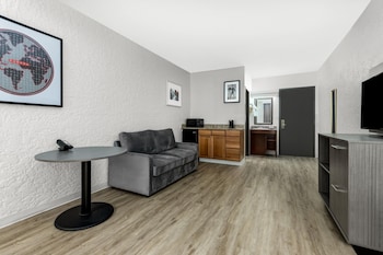 Suite, 1 King Bed, Non Smoking