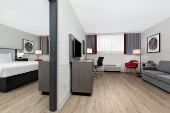 Suite, 1 King Bed, Non Smoking