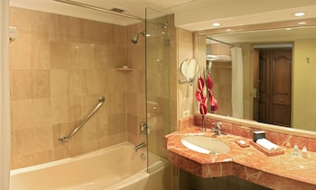 Junior Suite, 1 Queen Bed