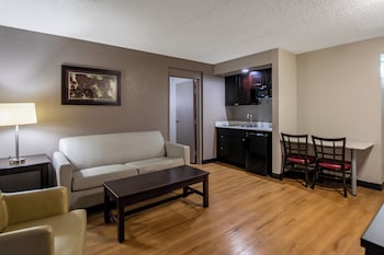 Standard Suite, 2 Queen Beds (Smoke Free)