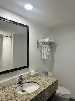 Basic 1 Queen Bed Studio - Conference Centre