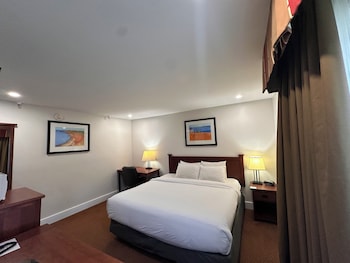 Renovated 1 King Bed - Main Building